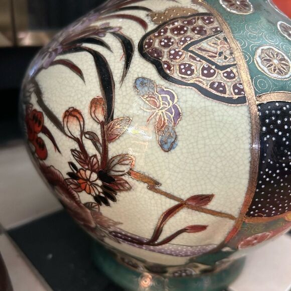 Vintage Japanese Green and white ceramic cookie jar vase with gold accents 13" - Picture 15 of 16